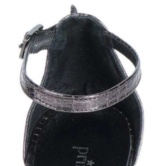 Smooth Snake look ankle strap heels. - Picture 5 of 16